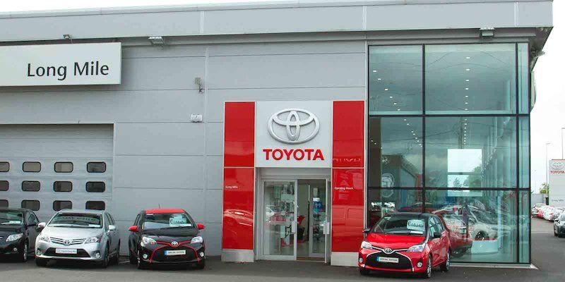 Toyota Long Mile forecourt