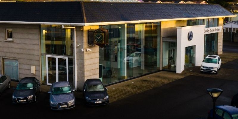 Divanes Kerry forecourt