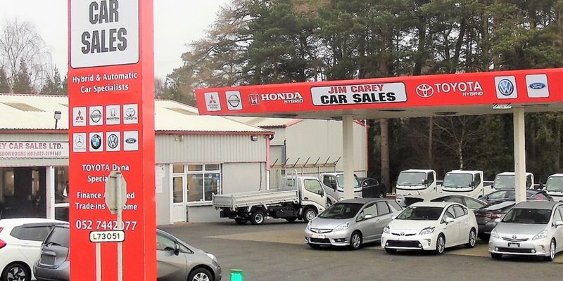 Jim Carey Car Sales forecourt