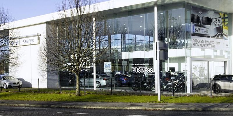 Kearys MINI Eastgate forecourt