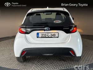 Toyota Yaris Hatchback, Petrol Hybrid, 2023, White