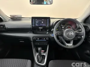 Toyota Yaris Hatchback, Petrol Hybrid, 2023, White