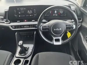 Kia Sportage SUV, Diesel Hybrid, 2023, White