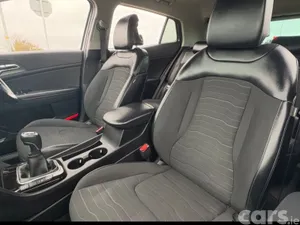 Kia Sportage SUV, Diesel Hybrid, 2023, White