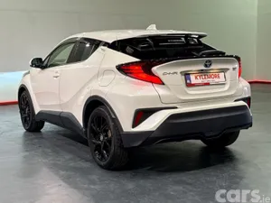 Toyota C-HR SUV, Petrol Hybrid, 2021, White