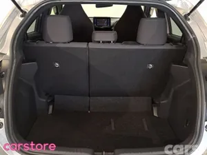 Toyota Yaris Hatchback, Petrol Hybrid, 2023, Silver