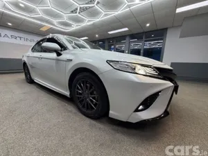 Toyota Camry Saloon, Petrol Hybrid, 2019, White