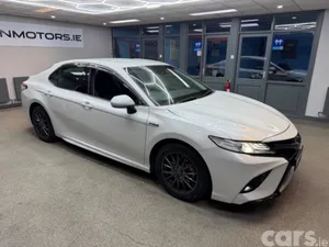 Toyota Camry Saloon, Petrol Hybrid, 2019, White