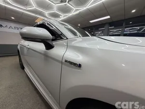 Toyota Camry Saloon, Petrol Hybrid, 2019, White