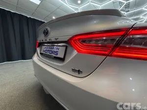 Toyota Camry Saloon, Petrol Hybrid, 2019, White