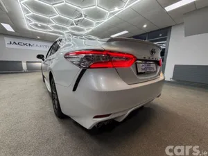 Toyota Camry Saloon, Petrol Hybrid, 2019, White