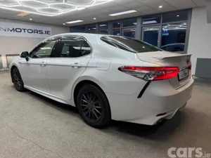 Toyota Camry Saloon, Petrol Hybrid, 2019, White