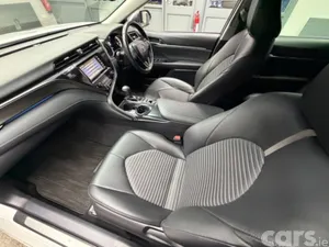 Toyota Camry Saloon, Petrol Hybrid, 2019, White