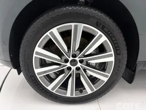 Land Rover Range Rover Estate, Petrol Plug-in Hybrid, 2026, Green