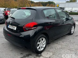 Peugeot 208 Hatchback, Petrol, 2016, Black