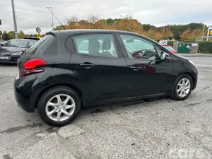 Peugeot 208 Hatchback, Petrol, 2016, Black