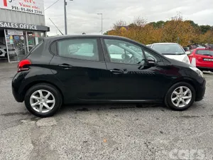 Peugeot 208 Hatchback, Petrol, 2016, Black