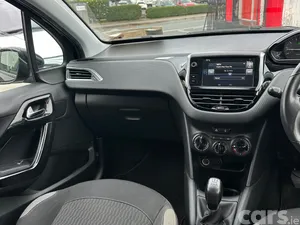 Peugeot 208 Hatchback, Petrol, 2016, Black