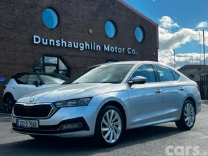 Skoda Octavia Saloon, Diesel, 2022, Grey