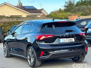 Ford Focus Hatchback, Diesel, 2023, Black