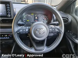 Toyota Yaris Hatchback, Petrol Hybrid, 2021, Silver