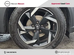 Nissan Juke SUV, Petrol Hybrid, 2023, Red