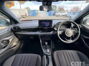 Toyota Yaris Hatchback, Petrol Hybrid, 2021, Silver