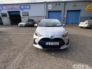 Toyota Yaris Hatchback, Petrol Hybrid, 2021, Silver
