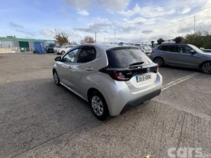 Toyota Yaris Hatchback, Petrol Hybrid, 2021, Silver