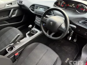 Peugeot 308 Hatchback, Petrol, 2017, Red