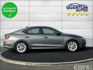 Skoda Octavia Hatchback, Petrol Hybrid, 2024, Grey