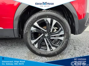 Peugeot 2008 MPV, Petrol, 2023, Red