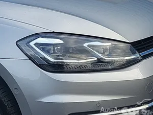 Volkswagen Golf Estate, Petrol, 2019, Gold