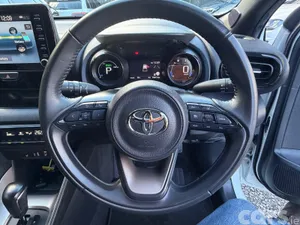Toyota Yaris Hatchback, Petrol Hybrid, 2022, White