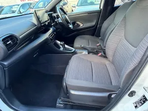 Toyota Yaris Hatchback, Petrol Hybrid, 2022, White