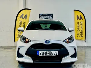 Toyota Yaris Hatchback, Petrol Hybrid, 2023, White