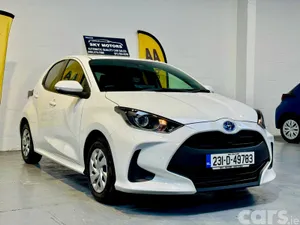 Toyota Yaris Hatchback, Petrol Hybrid, 2023, White
