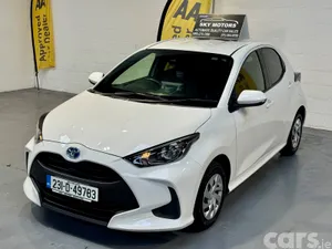 Toyota Yaris Hatchback, Petrol Hybrid, 2023, White