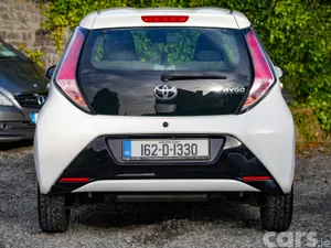 Toyota Aygo Hatchback, Petrol, 2016, White