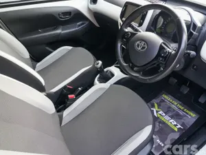 Toyota Aygo Hatchback, Petrol, 2016, White