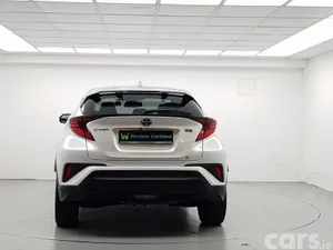Toyota C-HR SUV, Petrol Hybrid, 2020, White
