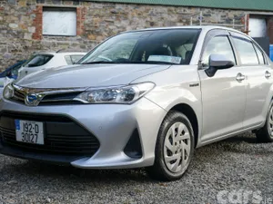 Toyota Corolla Saloon, Petrol Hybrid, 2019, Silver