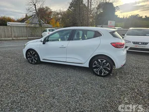 Renault Clio Hatchback, Petrol, 2022, White