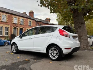 Ford Fiesta Hatchback, Petrol, 2014, White