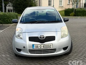 Toyota Yaris Hatchback, Petrol, 2006, Silver