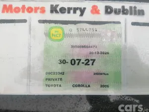 Toyota Corolla Saloon, Petrol, 2006, Red