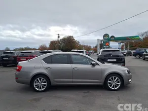 Skoda Octavia Saloon, Diesel, 2017, Yellow
