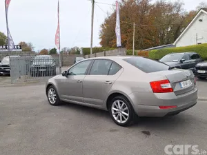 Skoda Octavia Saloon, Diesel, 2017, Yellow
