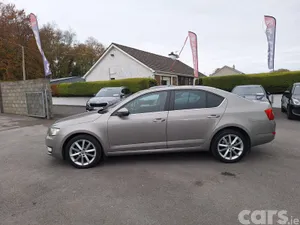 Skoda Octavia Saloon, Diesel, 2017, Yellow