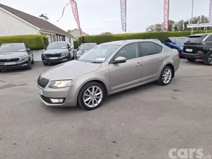 Skoda Octavia Saloon, Diesel, 2017, Yellow